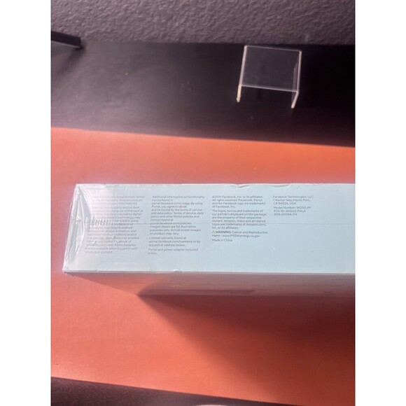 Facebook MetaPortal Smart-Video Calling 10” Touch Screen White - Picture 8 of 8
